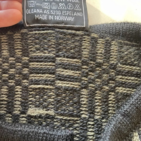 Oleana Made In Norway 100% Soft Wool Geometric Cardigan, Size Medium, NNT - Picture 5 of 9